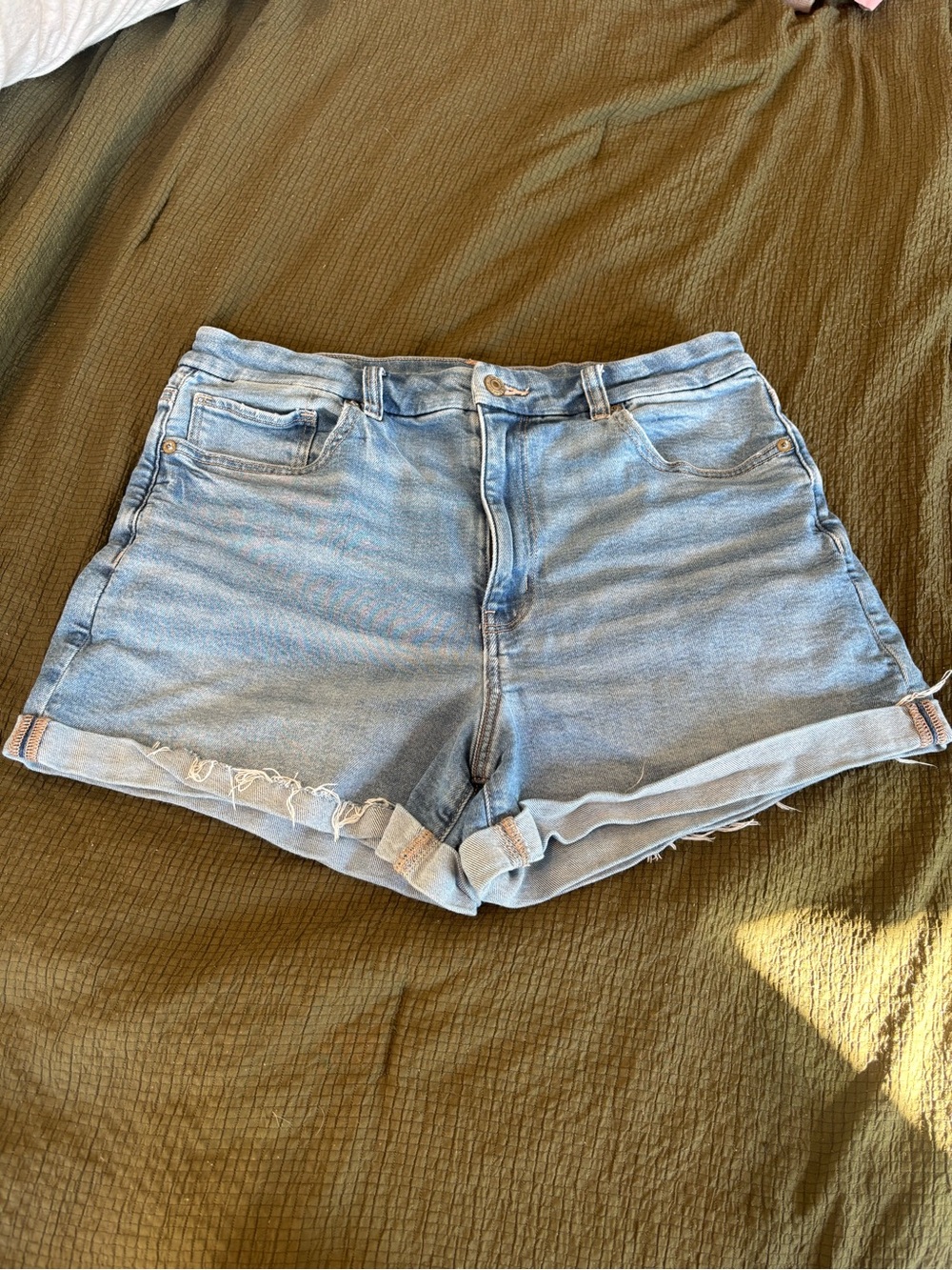 American Eagle Stretch Light Blue Denim Roll-Cuff Women’s Shorts